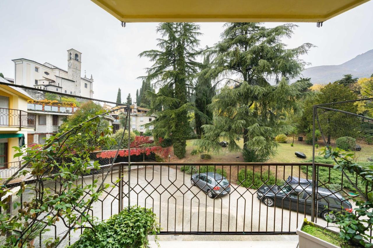 Residenza Al Vittoriale - By Host4U Apartamento Gardone Riviera Exterior foto